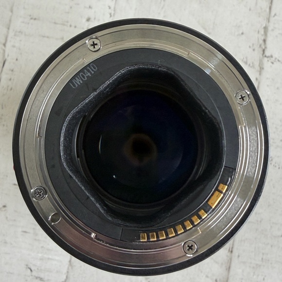 Canon Zoom Lens EF 135mm f/2.0 lens - Picture 12 of 15